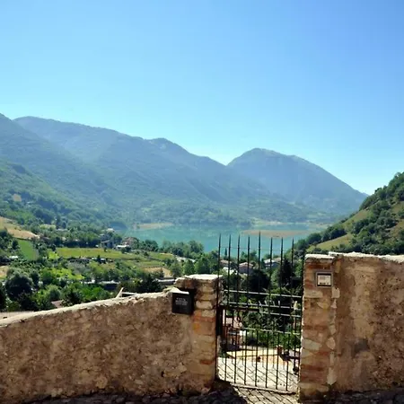 Guest house Stanza Con Terrazzo Vista - Lakeholiday Castel di Tora