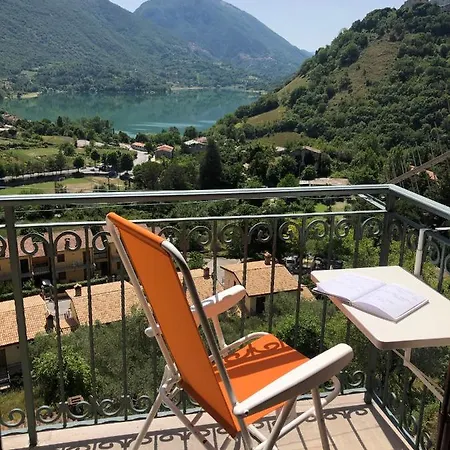 Stanza Con Terrazzo Vista - Lakeholiday * Castel di Tora